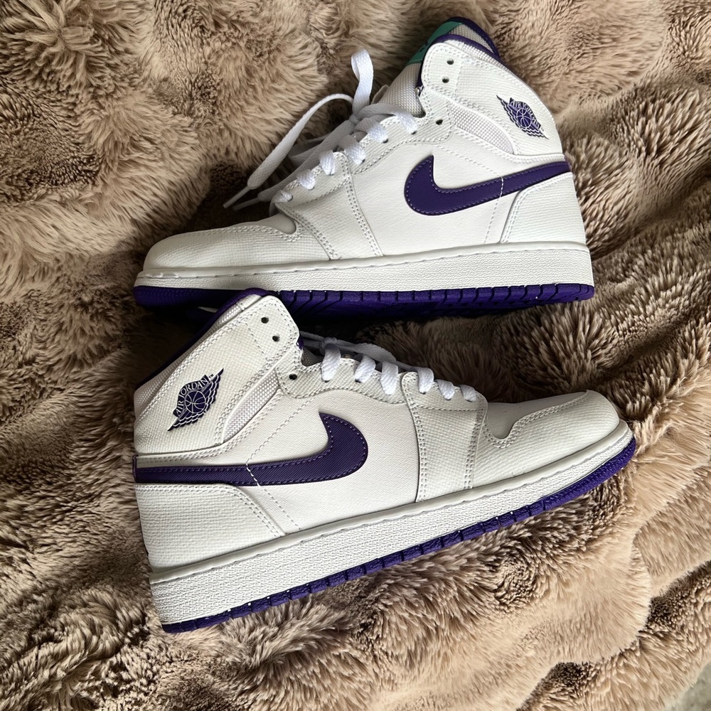 Retro Jordan 1 White and Purple High-Top Sneakers